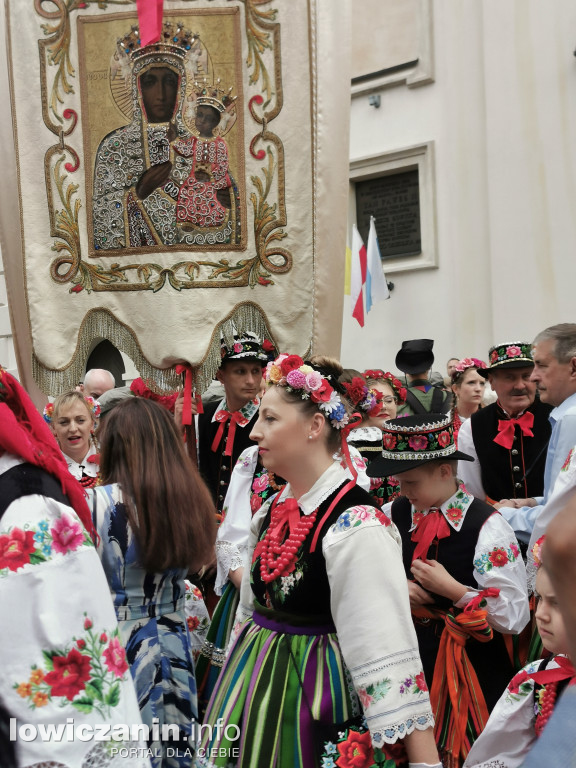 Boże Ciało w Łowiczu - tysiące ludzi na procesji