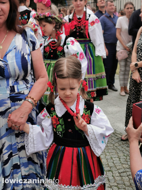 Boże Ciało w Łowiczu - tysiące ludzi na procesji