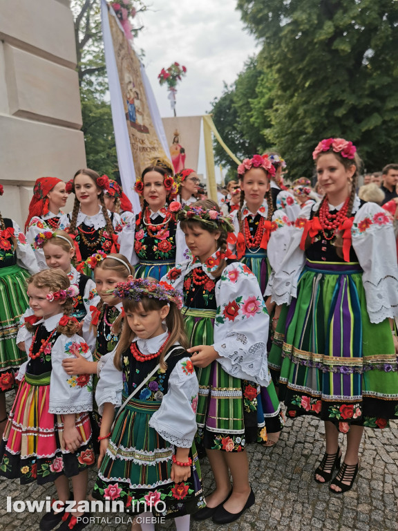 Boże Ciało w Łowiczu - tysiące ludzi na procesji