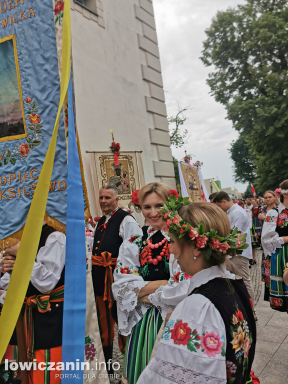Boże Ciało w Łowiczu - tysiące ludzi na procesji