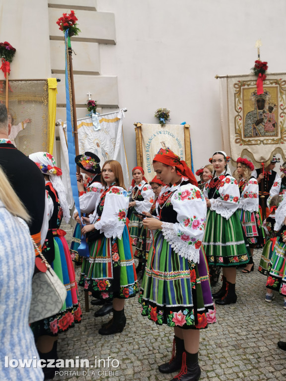 Boże Ciało w Łowiczu - tysiące ludzi na procesji