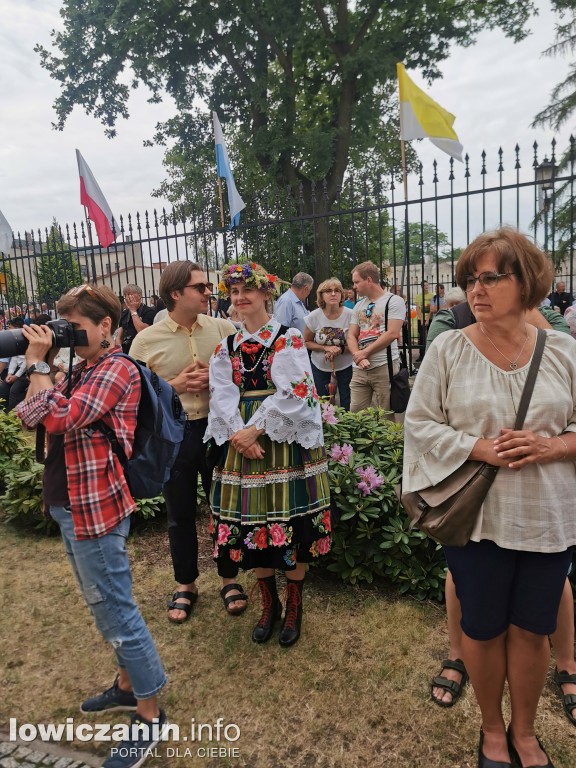 Boże Ciało w Łowiczu - tysiące ludzi na procesji