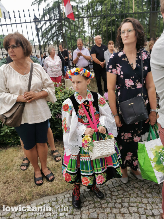 Boże Ciało w Łowiczu - tysiące ludzi na procesji