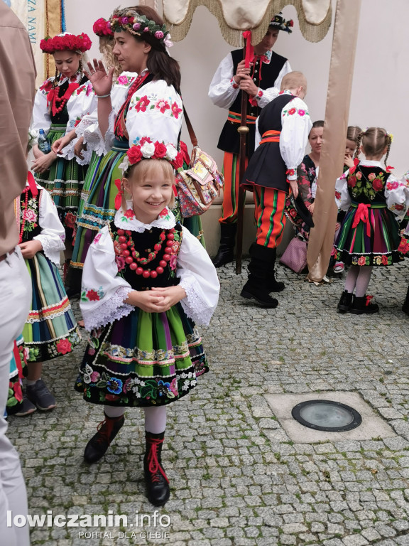 Boże Ciało w Łowiczu - tysiące ludzi na procesji