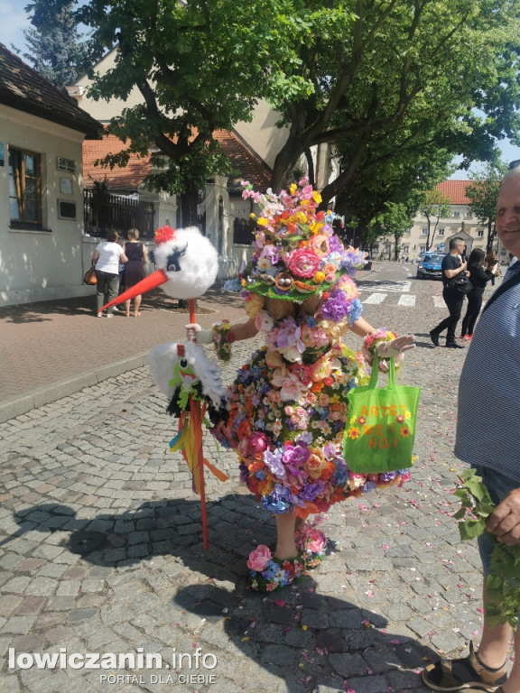 Boże Ciało w Łowiczu - tysiące ludzi na procesji