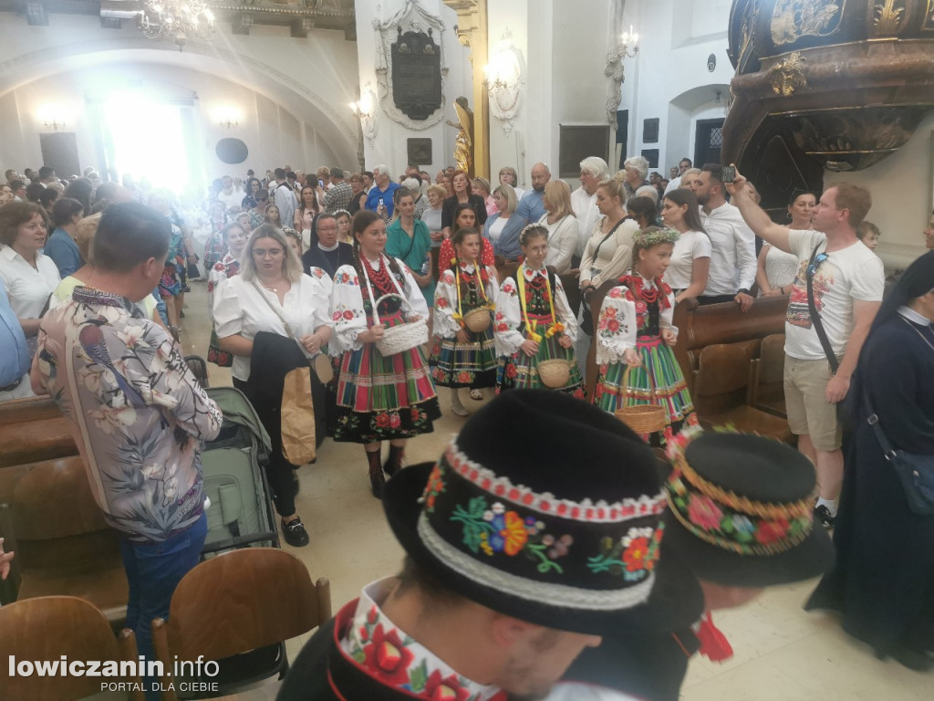 Boże Ciało w Łowiczu - tysiące ludzi na procesji