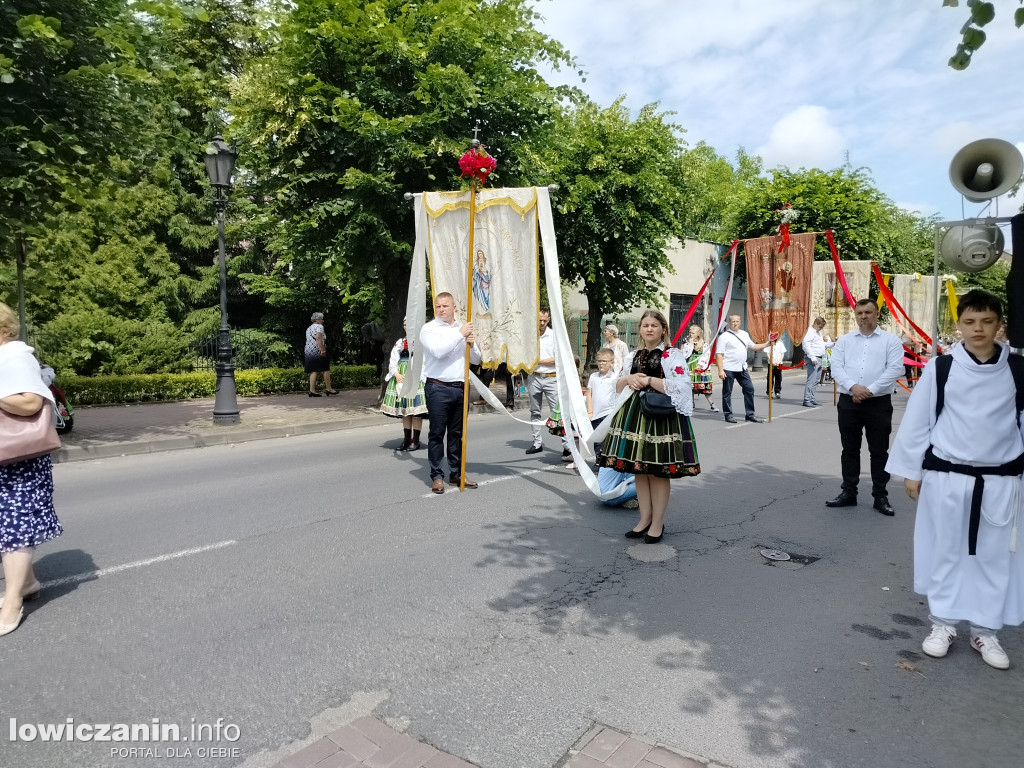 Łowicz. Procesja eucharystyczna przeszła ul. Jana Pawła II Stanisławskiego