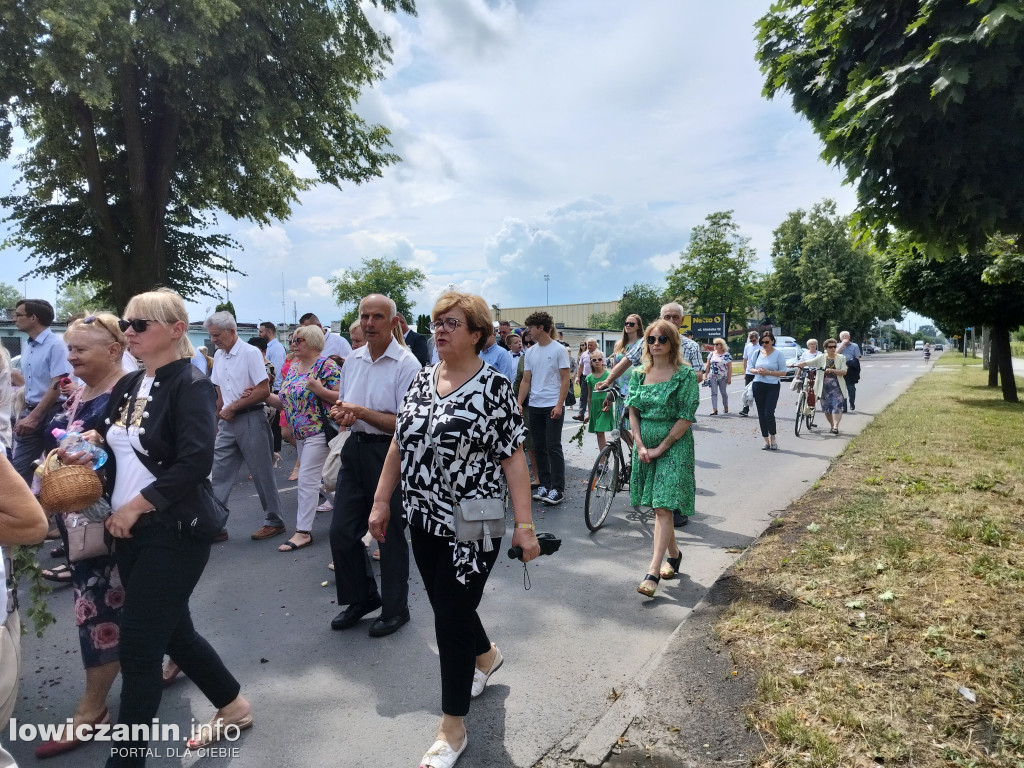 Łowicz. Procesja eucharystyczna przeszła ul. Jana Pawła II Stanisławskiego