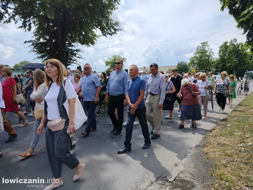 Łowicz. Procesja eucharystyczna przeszła ul. Jana Pawła II Stanisławskiego