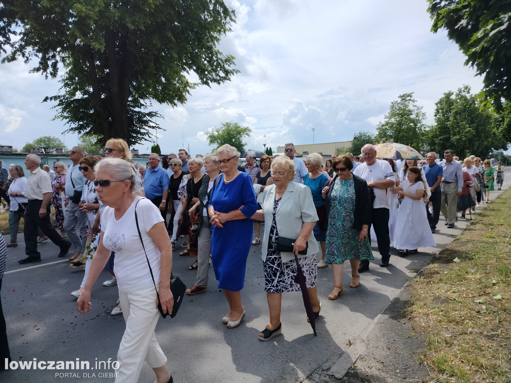 Łowicz. Procesja eucharystyczna przeszła ul. Jana Pawła II Stanisławskiego