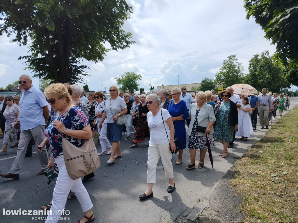 Łowicz. Procesja eucharystyczna przeszła ul. Jana Pawła II Stanisławskiego