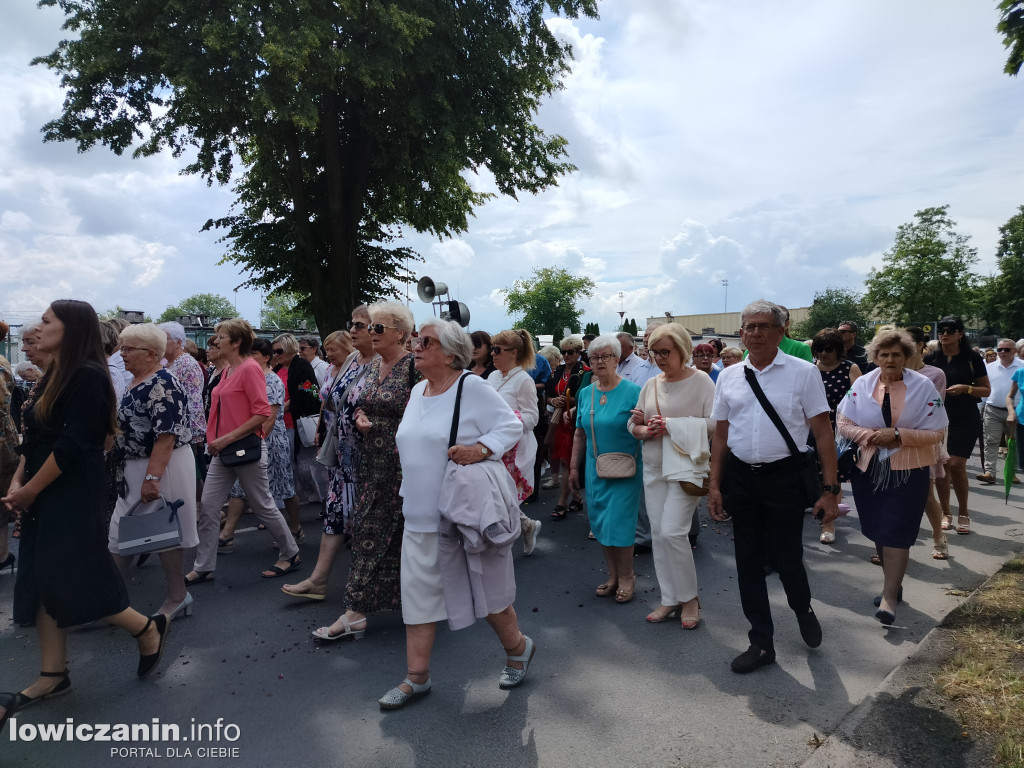 Łowicz. Procesja eucharystyczna przeszła ul. Jana Pawła II Stanisławskiego
