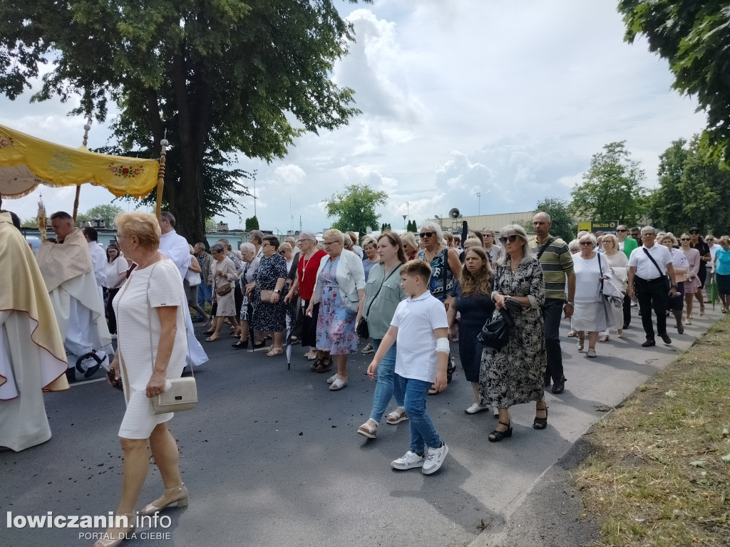 Łowicz. Procesja eucharystyczna przeszła ul. Jana Pawła II Stanisławskiego