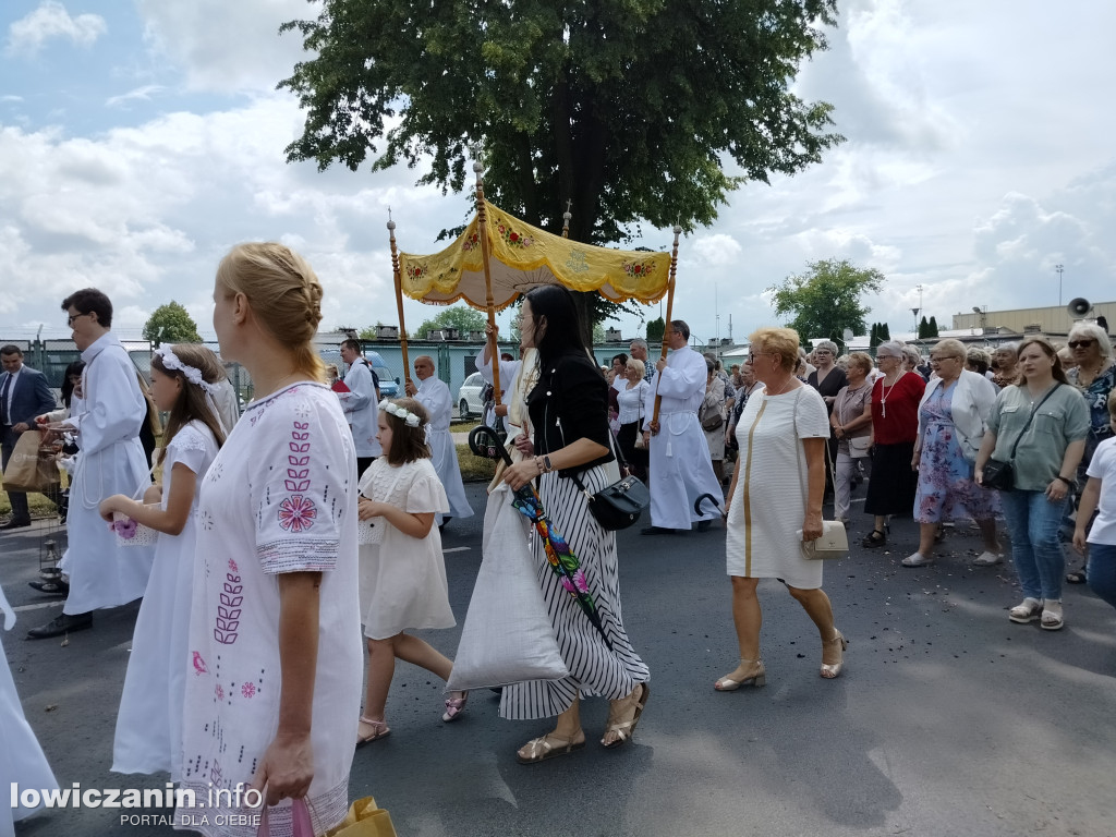 Łowicz. Procesja eucharystyczna przeszła ul. Jana Pawła II Stanisławskiego