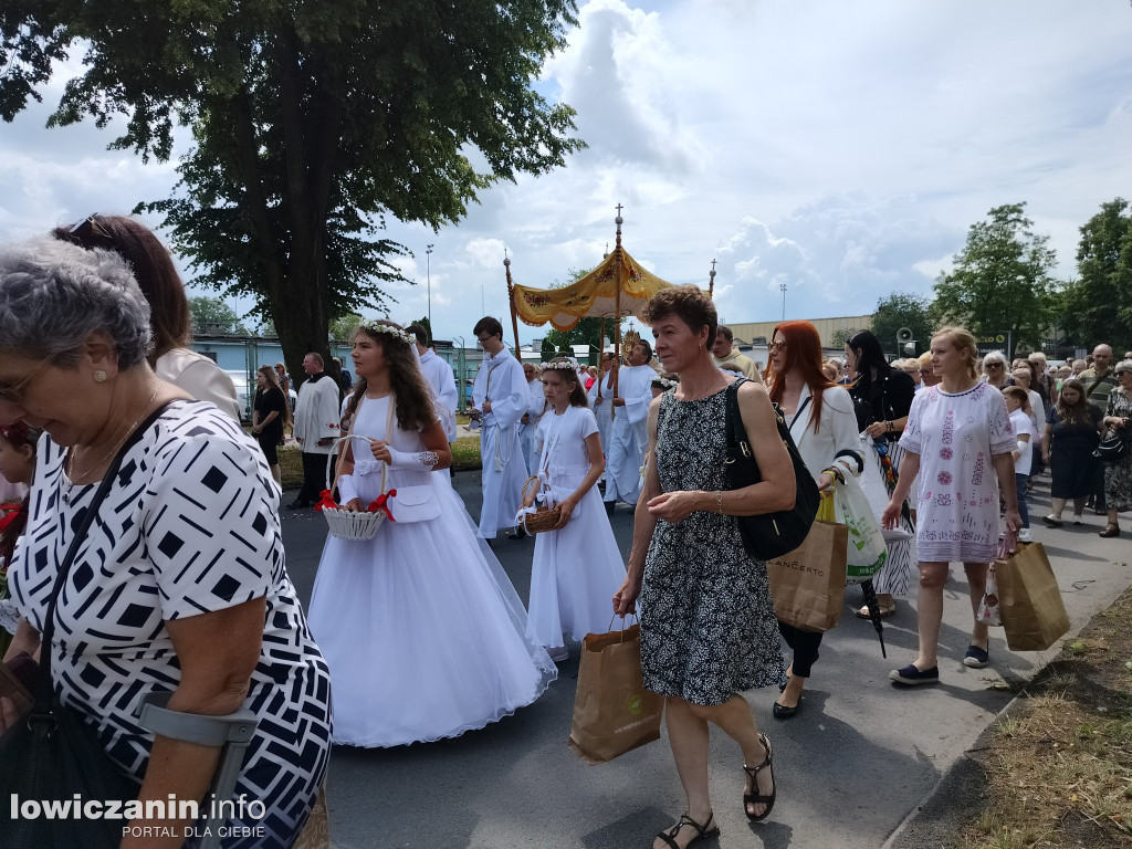 Łowicz. Procesja eucharystyczna przeszła ul. Jana Pawła II Stanisławskiego