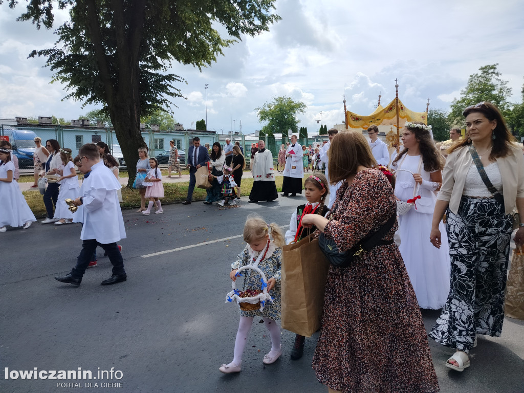 Łowicz. Procesja eucharystyczna przeszła ul. Jana Pawła II Stanisławskiego