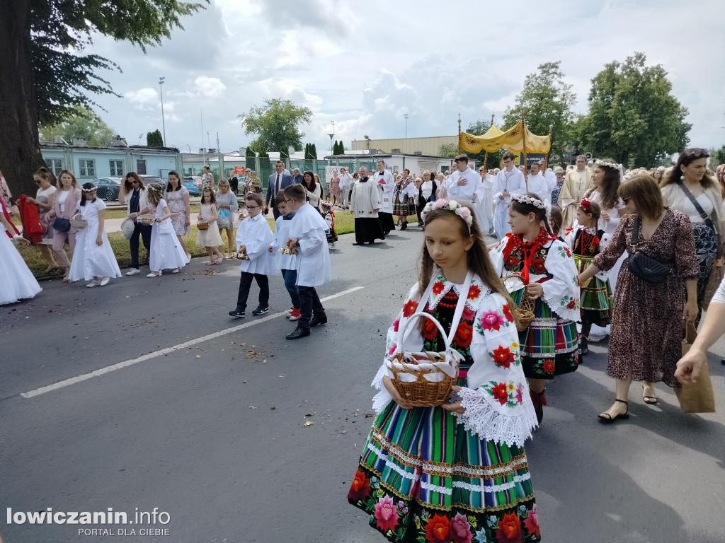 Łowicz. Procesja eucharystyczna przeszła ul. Jana Pawła II Stanisławskiego