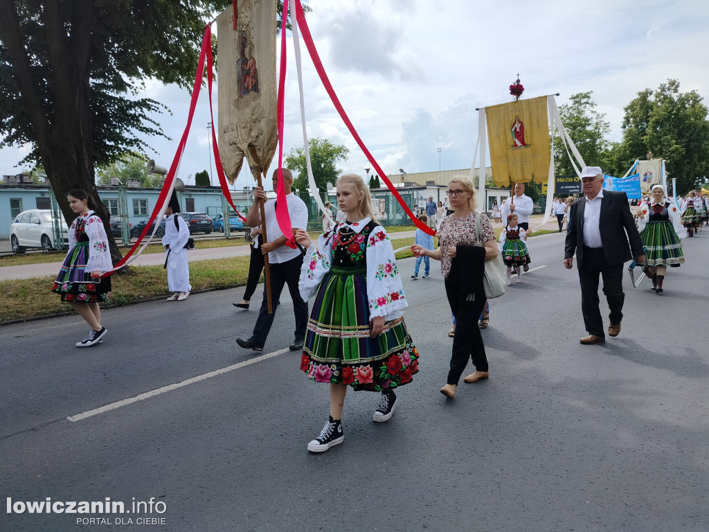 Łowicz. Procesja eucharystyczna przeszła ul. Jana Pawła II Stanisławskiego