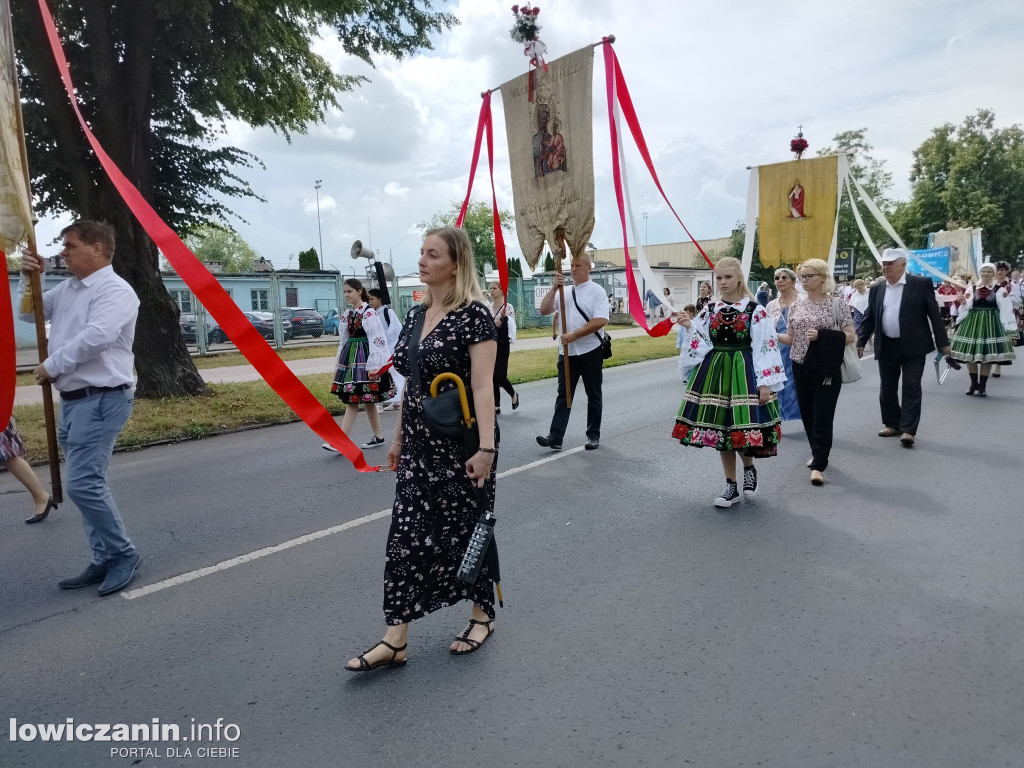 Łowicz. Procesja eucharystyczna przeszła ul. Jana Pawła II Stanisławskiego