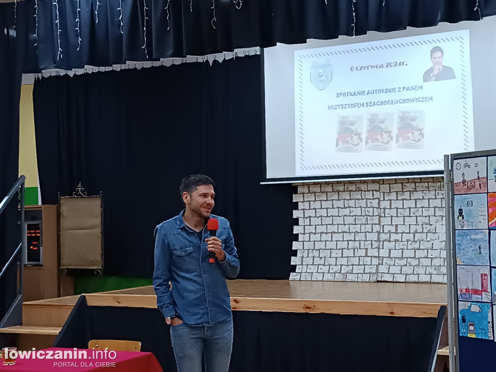 Autor książek  spotkał się z uczniami w Popowie
