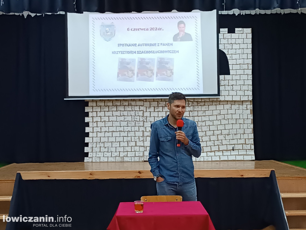 Autor książek  spotkał się z uczniami w Popowie