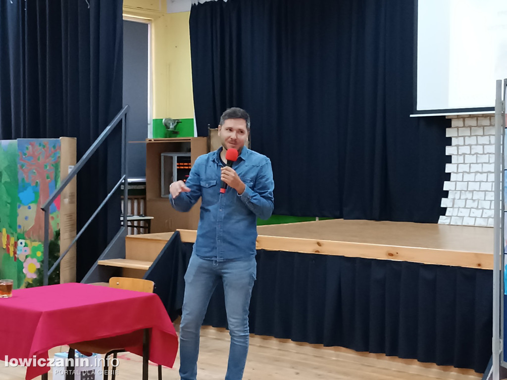 Autor książek  spotkał się z uczniami w Popowie