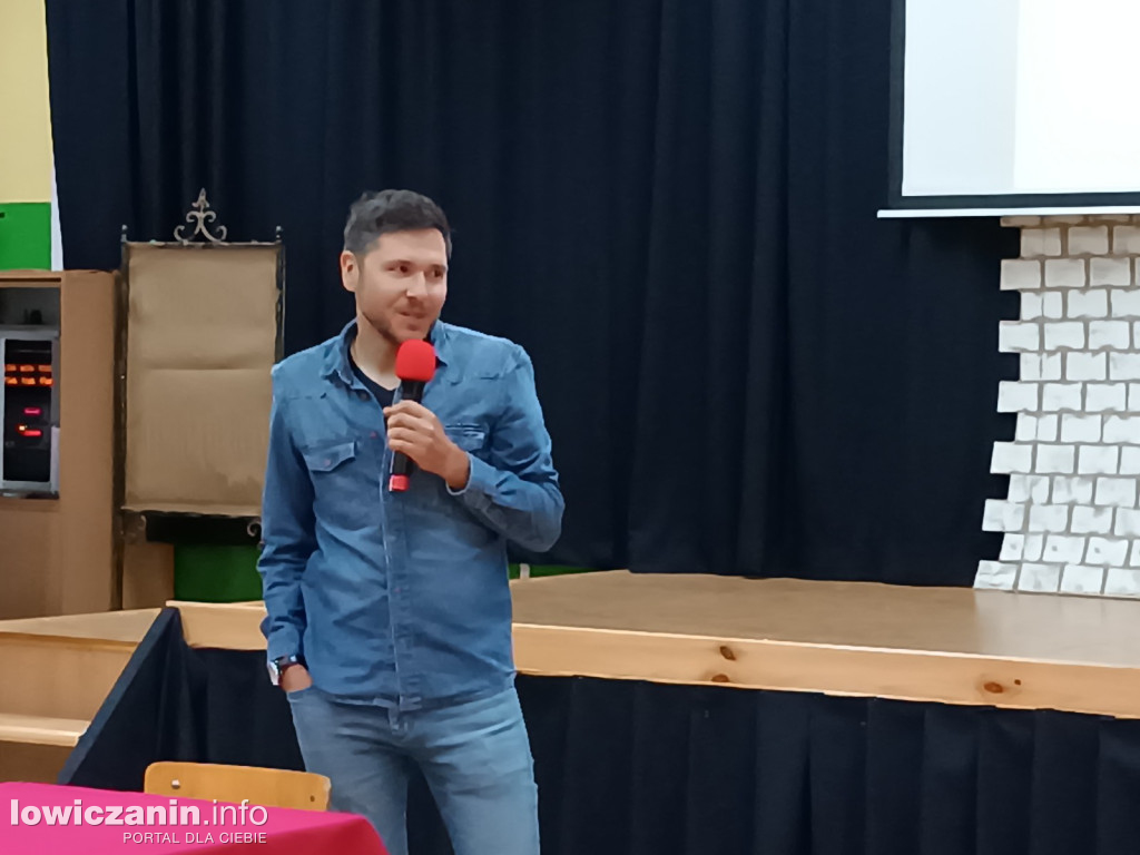 Autor książek  spotkał się z uczniami w Popowie