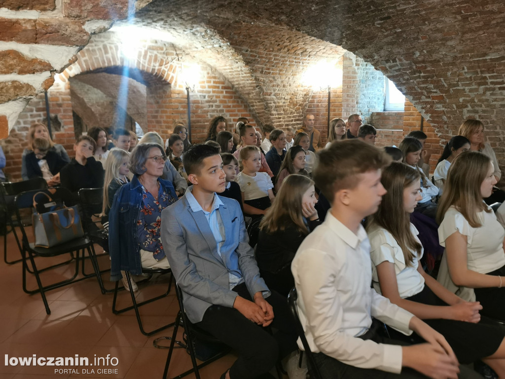 Konkurs recytatorski w piwnicach muzeum