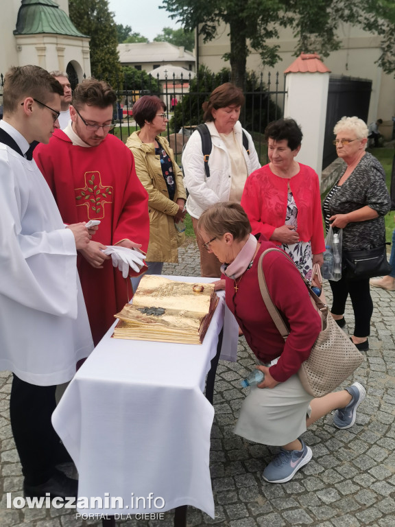 Relikwie dotarły do Katedry