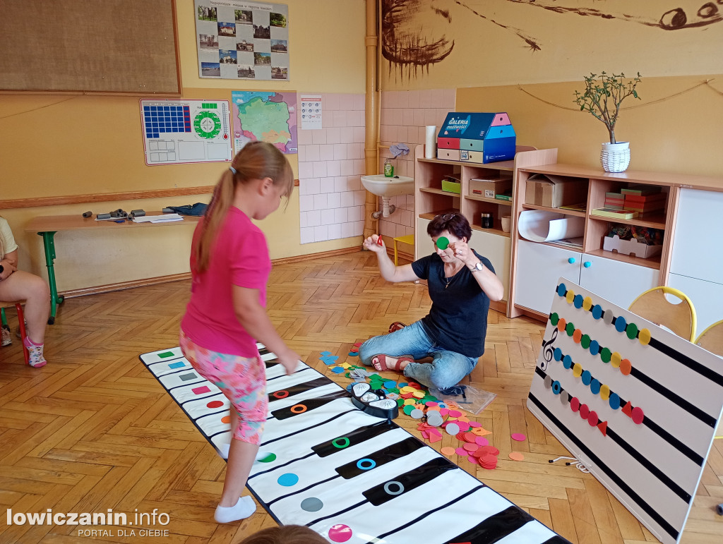 Dzieci bawią się w najlepsze na półkoloniach