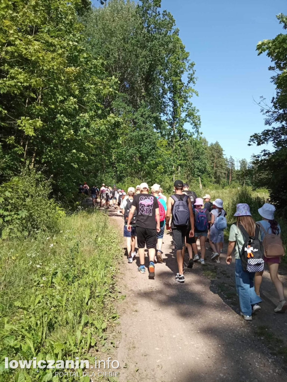 Dzieci i młodzież  na obozie strażackim