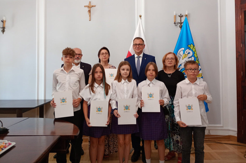 Najlepsi uczniowie łowickich szkół