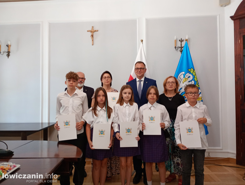 Najlepsi uczniowie łowickich szkół