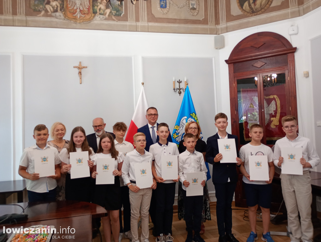 Najlepsi uczniowie łowickich szkół