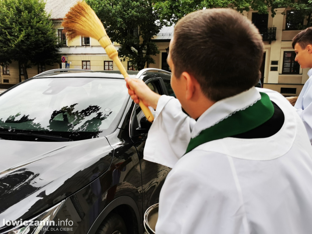 Świecenie pojazdów w katedrze