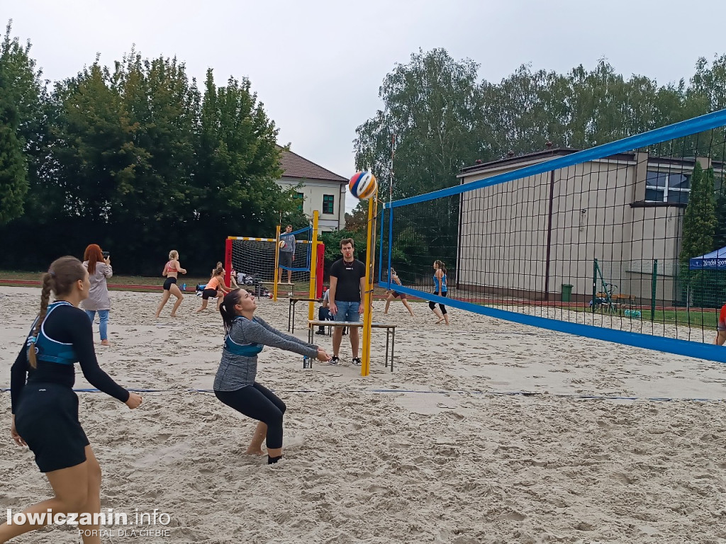 I Powiatowe Mistrzostwa Łowicza w piłkę plażową
