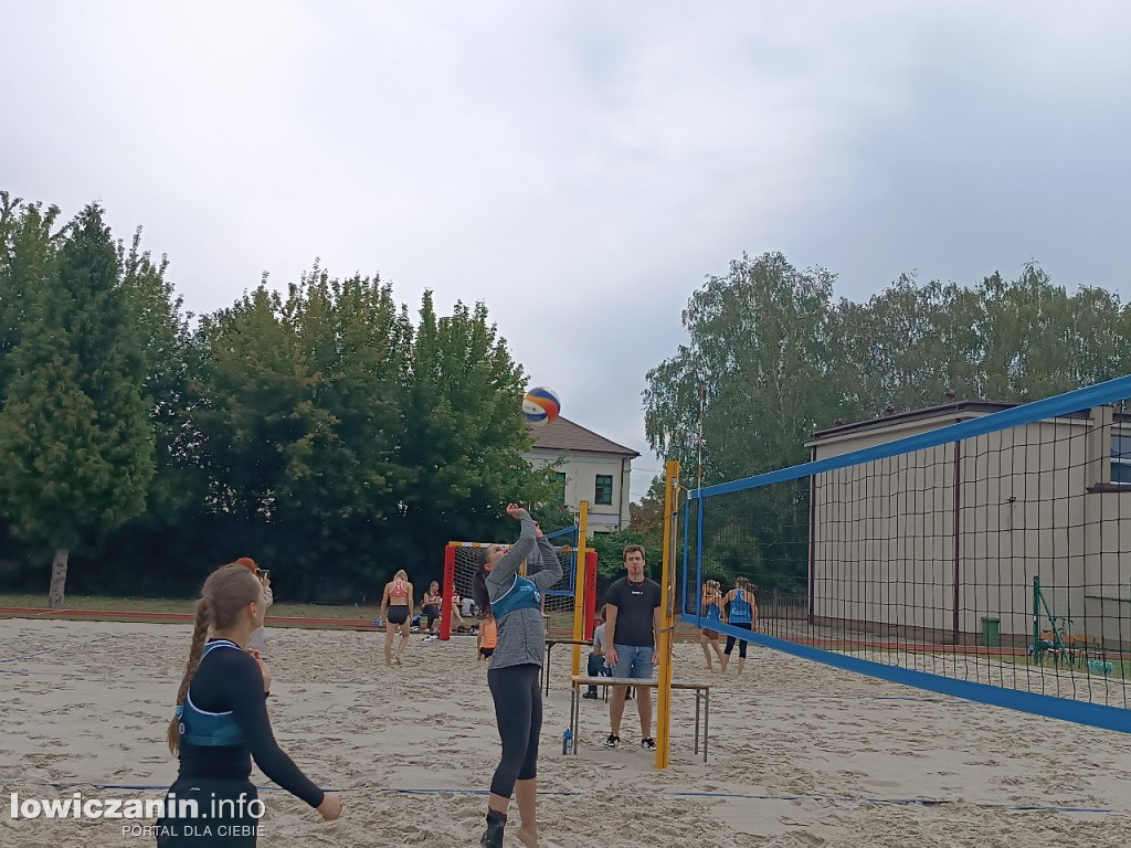 I Powiatowe Mistrzostwa Łowicza w piłkę plażową