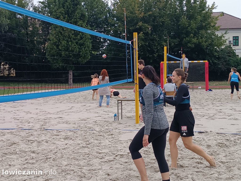 I Powiatowe Mistrzostwa Łowicza w piłkę plażową