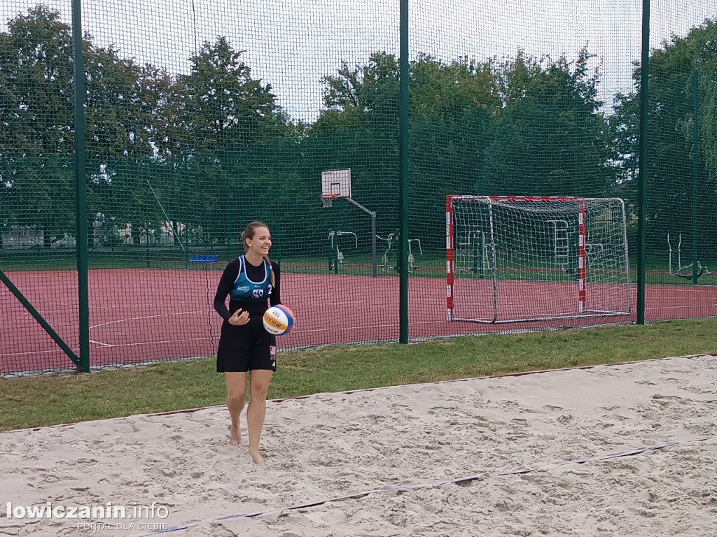 I Powiatowe Mistrzostwa Łowicza w piłkę plażową