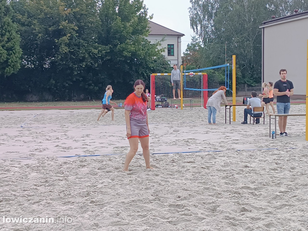 I Powiatowe Mistrzostwa Łowicza w piłkę plażową