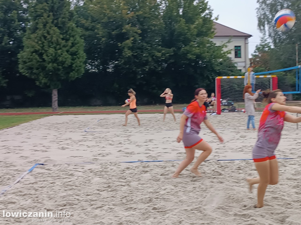 I Powiatowe Mistrzostwa Łowicza w piłkę plażową