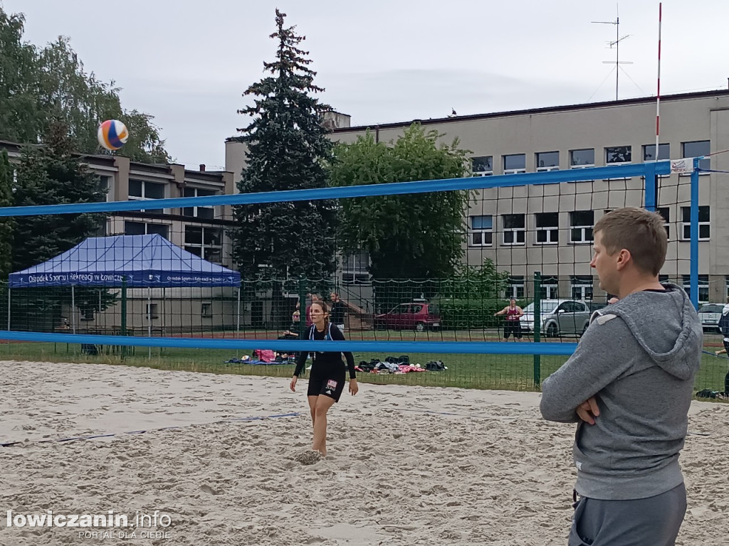 I Powiatowe Mistrzostwa Łowicza w piłkę plażową