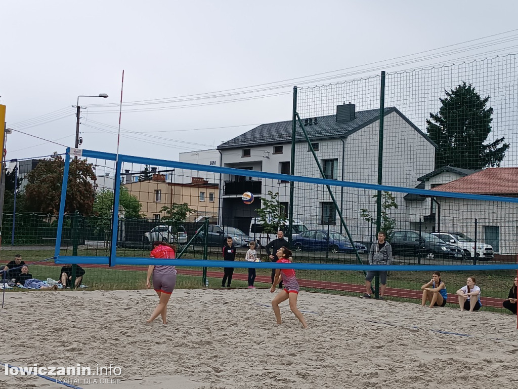 I Powiatowe Mistrzostwa Łowicza w piłkę plażową