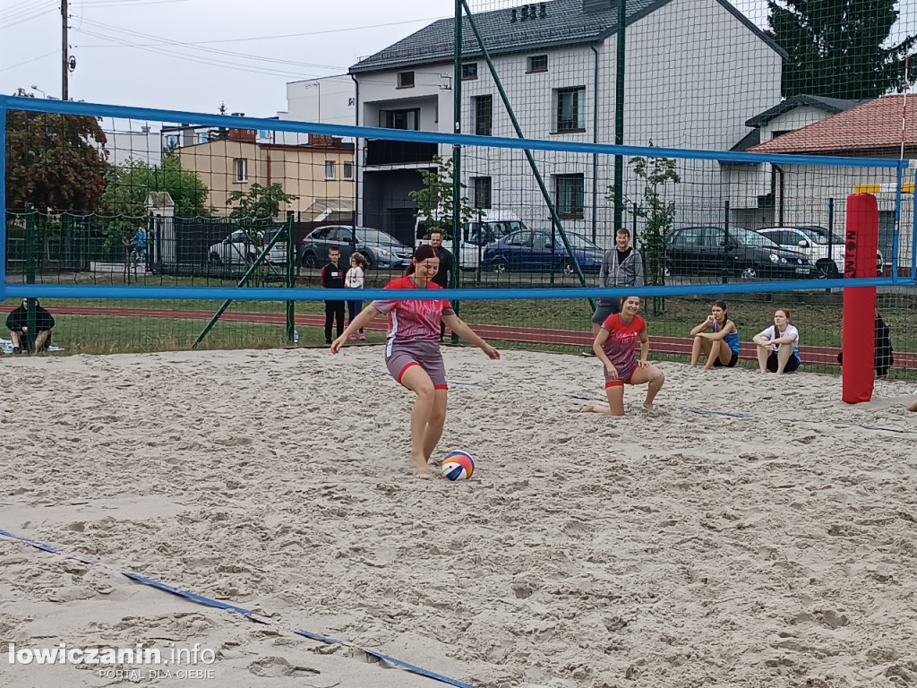 I Powiatowe Mistrzostwa Łowicza w piłkę plażową