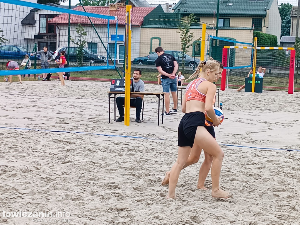 I Powiatowe Mistrzostwa Łowicza w piłkę plażową