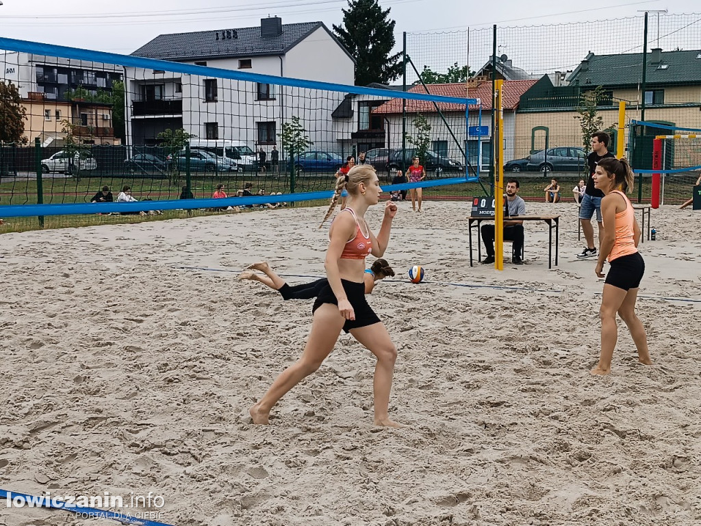 I Powiatowe Mistrzostwa Łowicza w piłkę plażową