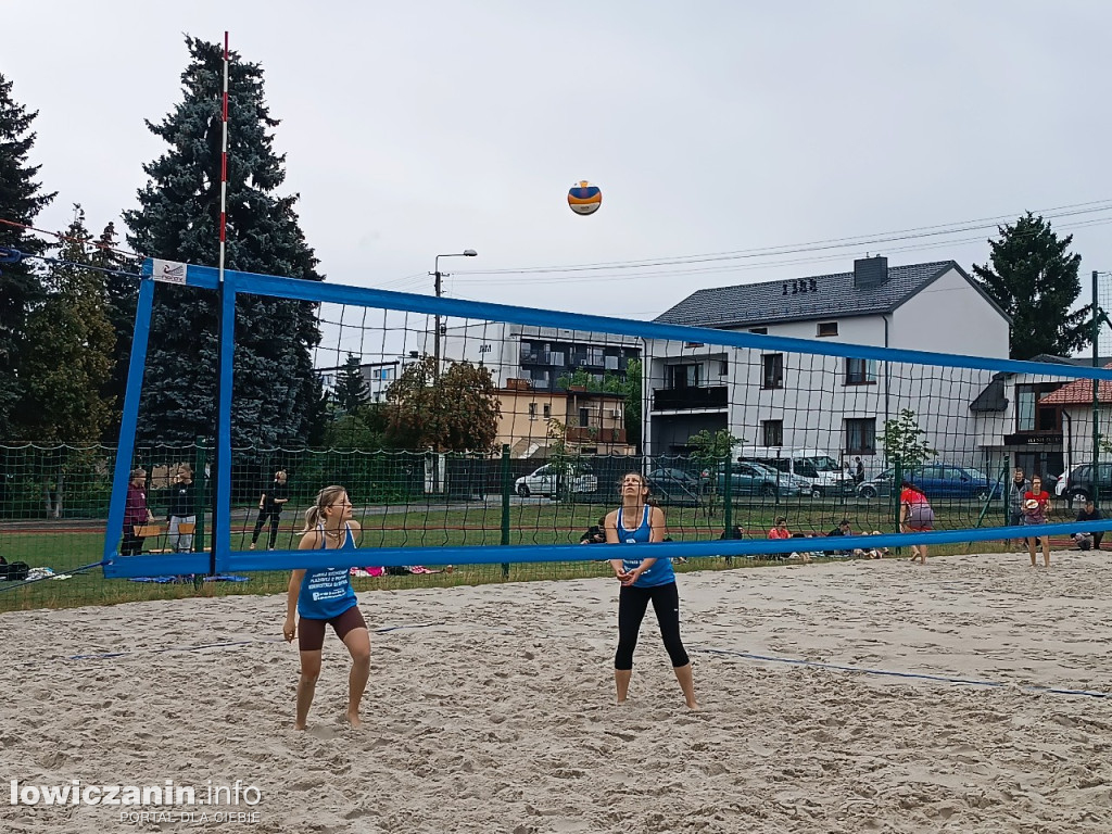 I Powiatowe Mistrzostwa Łowicza w piłkę plażową
