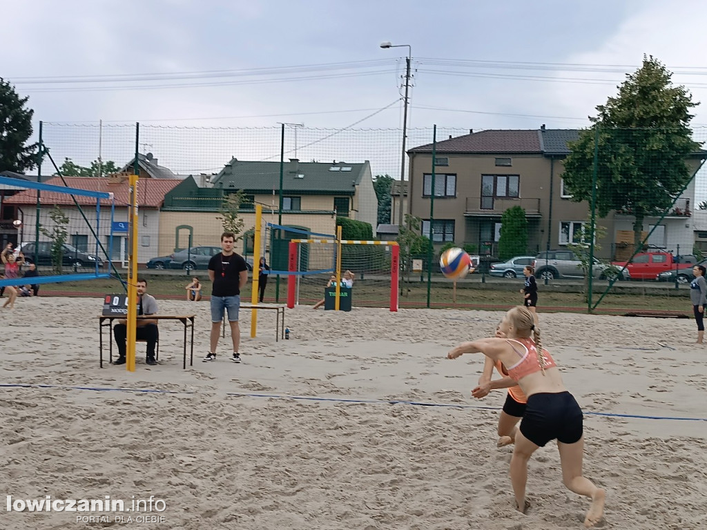I Powiatowe Mistrzostwa Łowicza w piłkę plażową