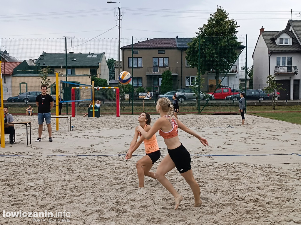 I Powiatowe Mistrzostwa Łowicza w piłkę plażową