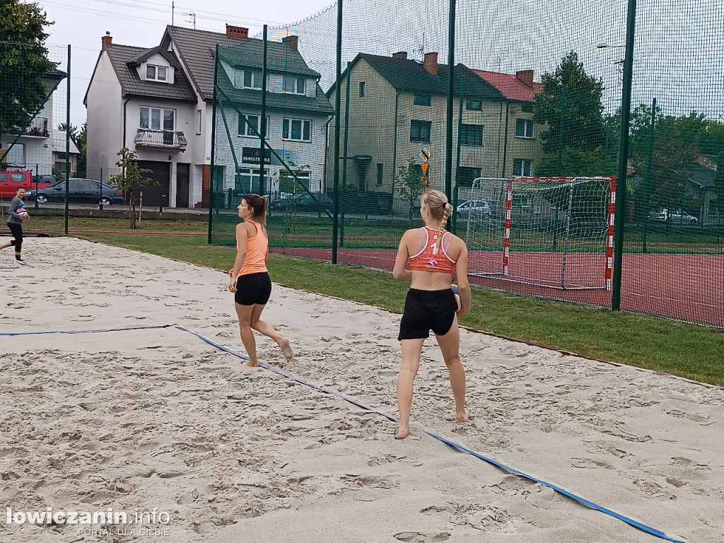 I Powiatowe Mistrzostwa Łowicza w piłkę plażową